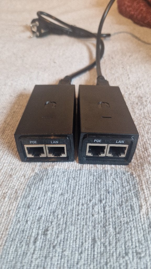 Ubiquiti Gigabit PoE Injector POE-24-12W  (2 stuks), Ophalen, Gebruikt, Router, Ubiquiti