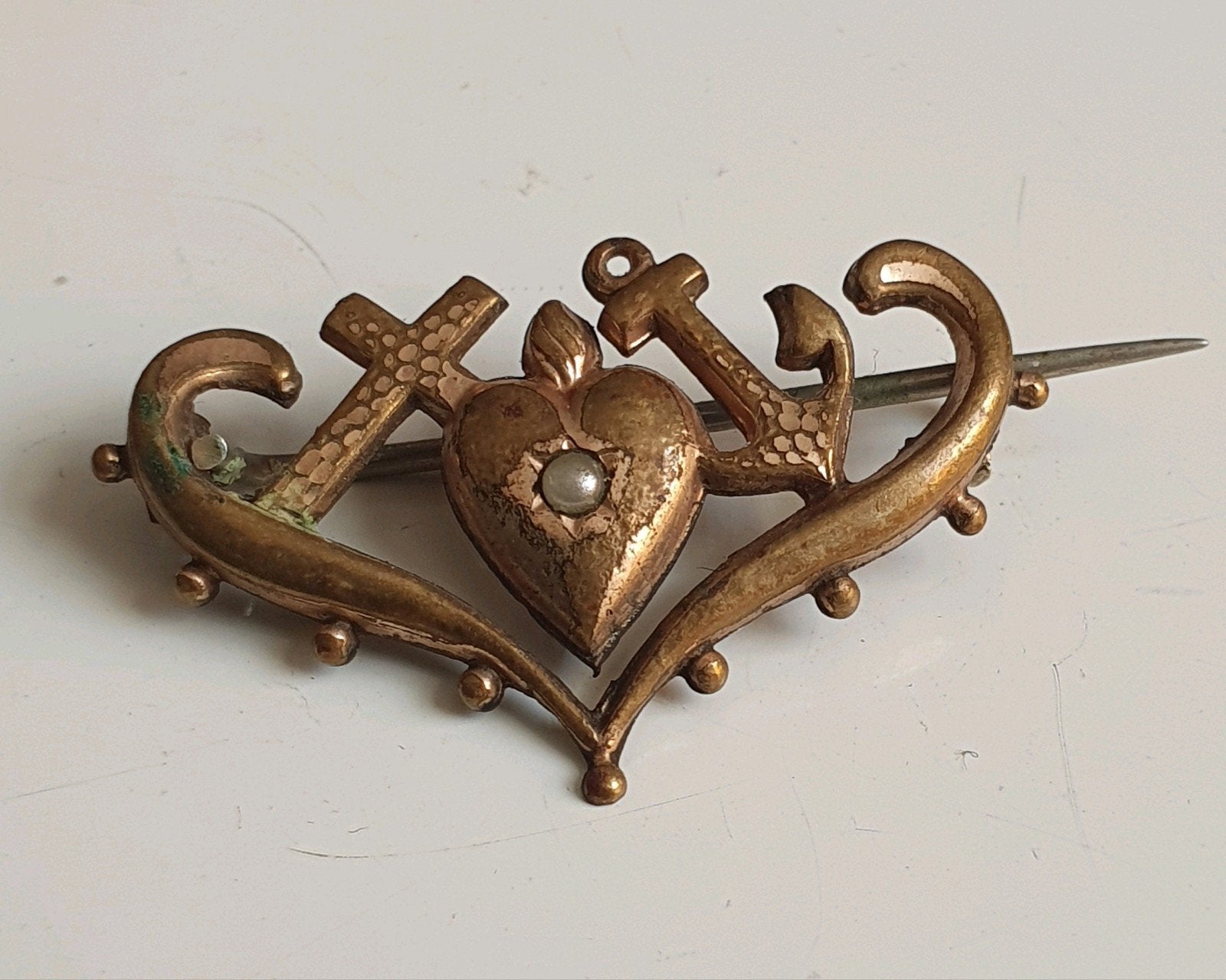 Antieke geloof, hoop en liefde broche, Sieraden, Tassen en Uiterlijk, Antieke sieraden, Ophalen of Verzenden, Broche, Verguld