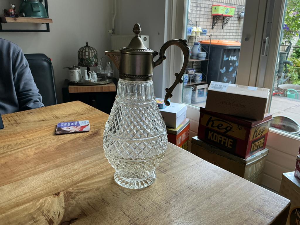 Oude karaf met silverplate schenkkan, Ophalen of Verzenden