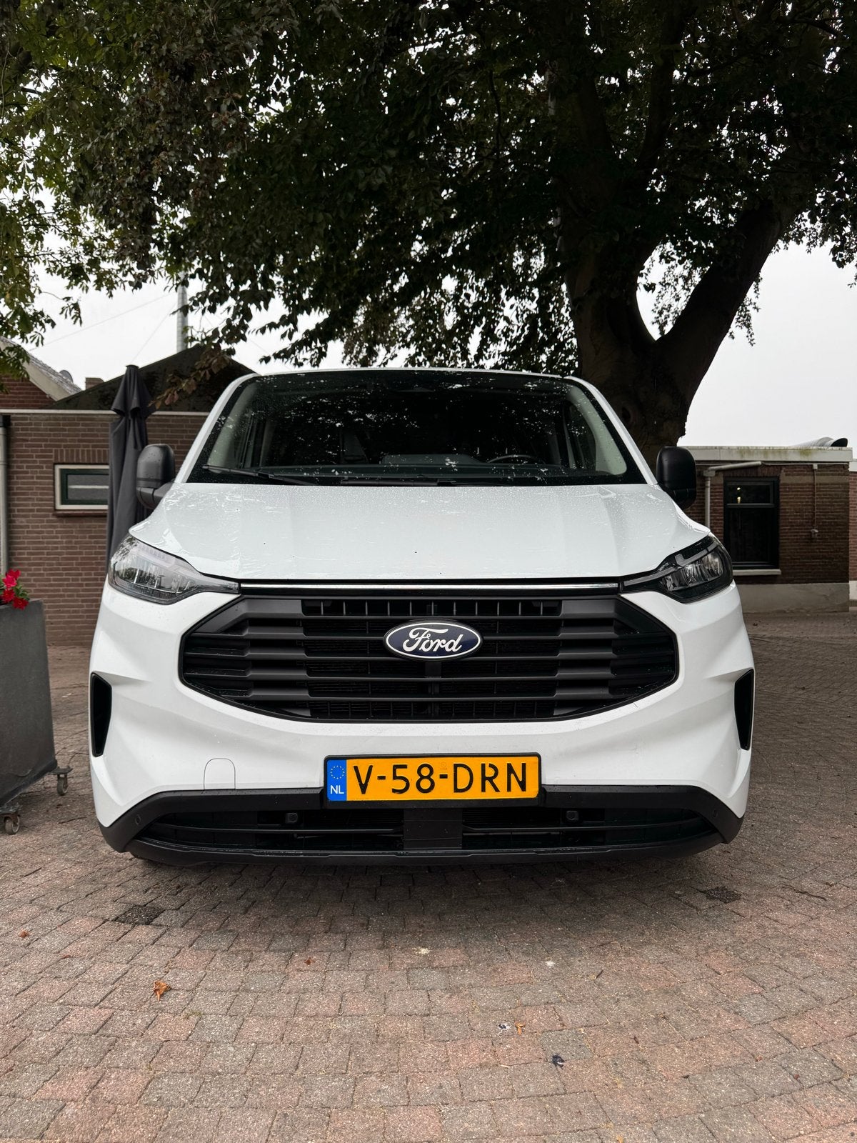 Ford Transit Custom 2024 | Camera | Trekhaak | Airco, Voorwielaandrijving, 1803 kg, Stof, Zwart