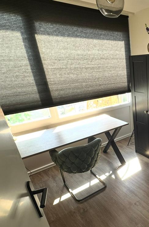 Bureau met zwarte poten, Ophalen, Zo goed als nieuw, 50 tot 100 cm, Minder dan 100 cm