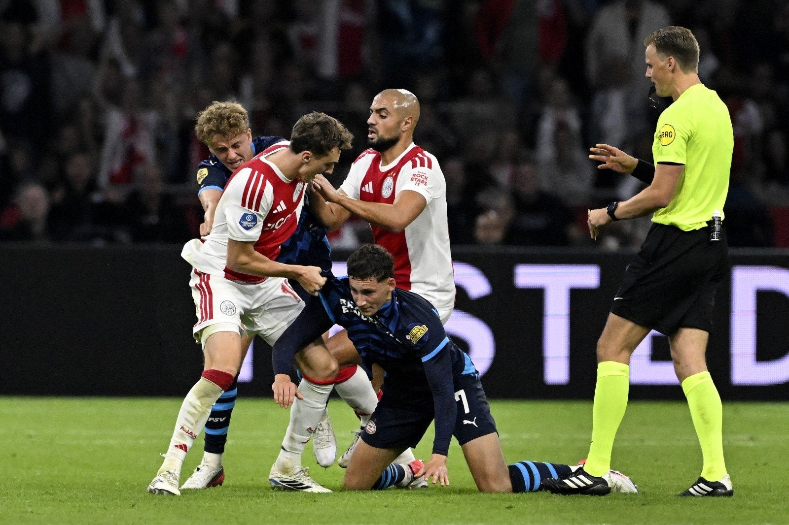 ajax match worn shirt gezocht van gisteren!, Ophalen of Verzenden, Gebruikt, Ajax, Shirt