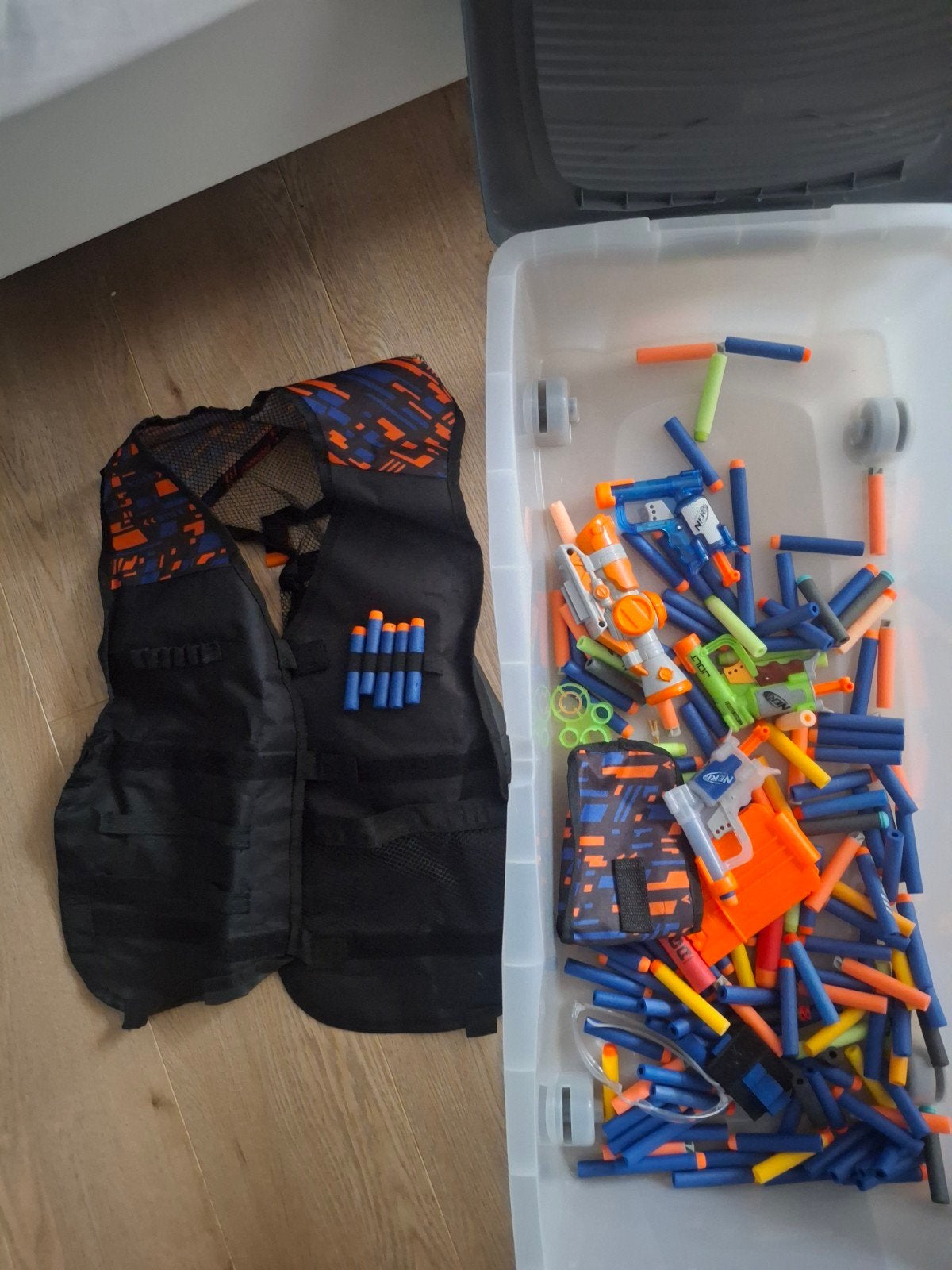 Nerf set: vest, pijlen, vizier, magazijn en kleine pistolen, Ophalen of Verzenden, Gebruikt, Jongen of Meisje
