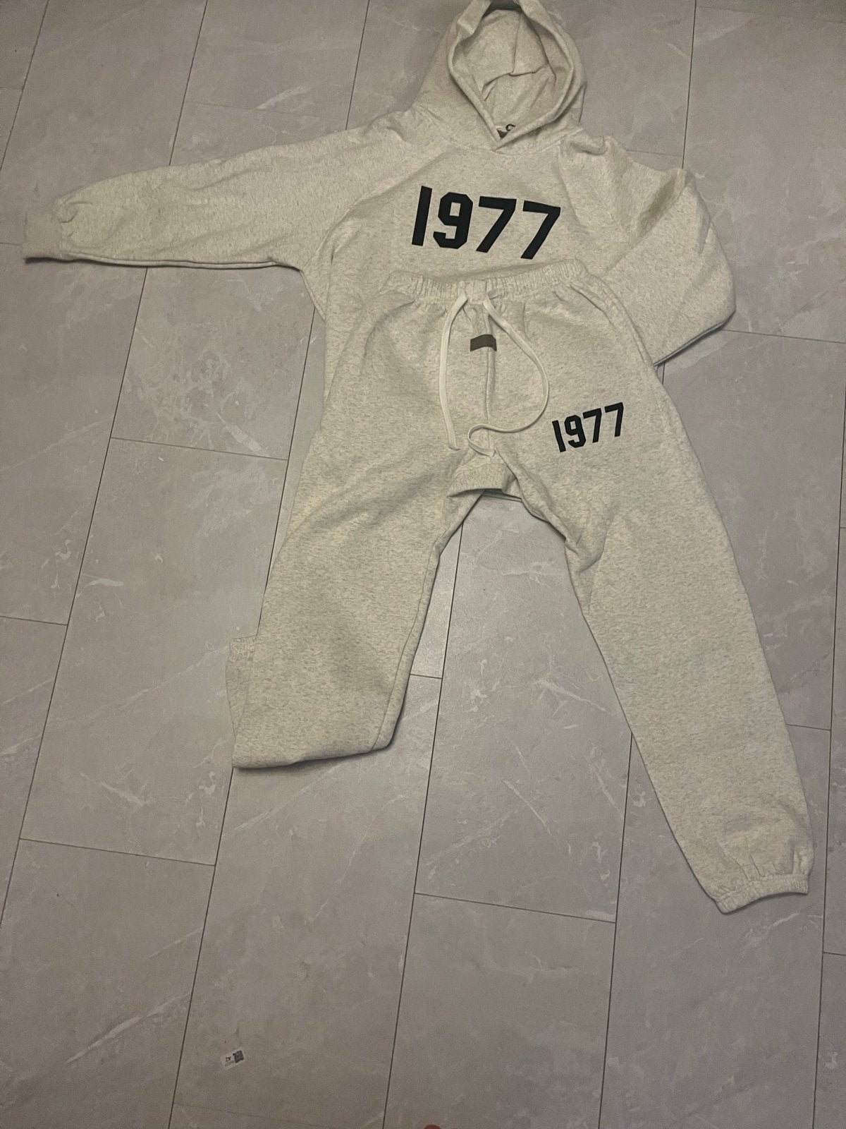 Fear of God Essentials 1977 Hoodie & Jogger Set, Kleding | Heren, Ophalen of Verzenden, Zo goed als nieuw, Maat 48/50 (M), Grijs
