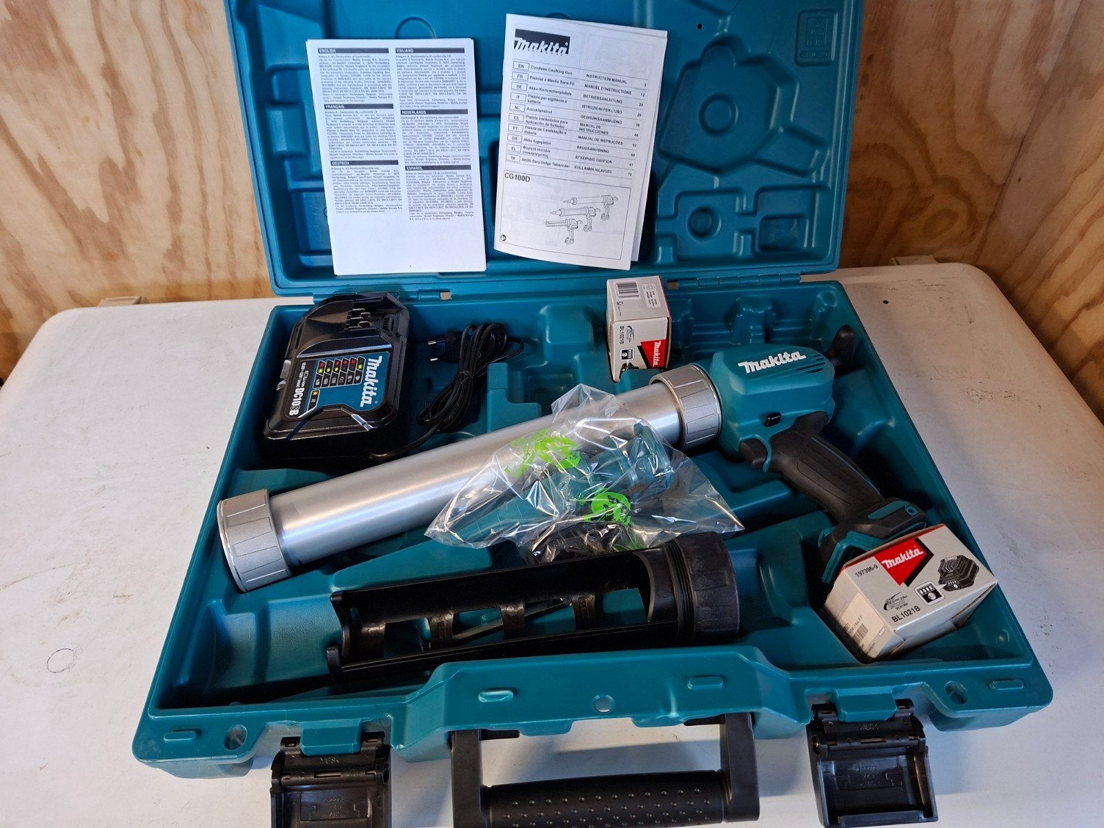 Makita kitspuit 12V accu kitpistool in koffer, Ophalen, Nieuw