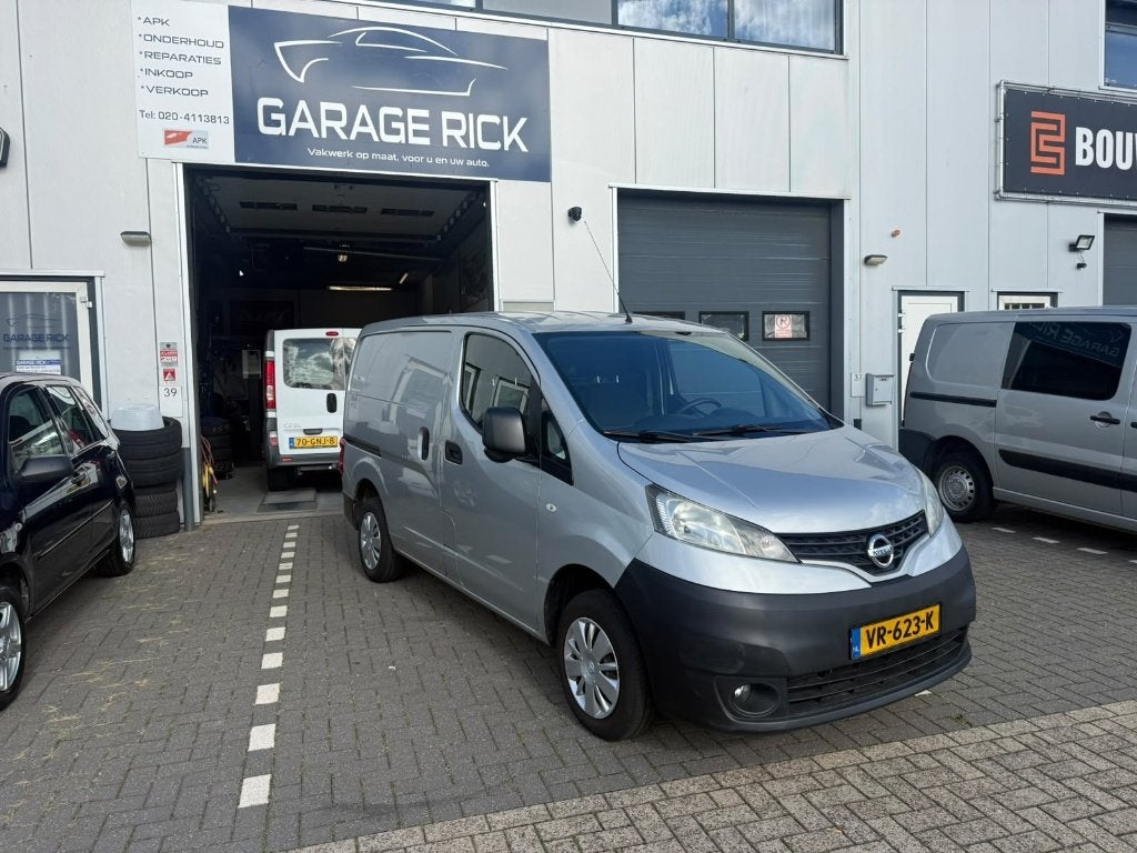 Nissan Nv200 1.5 D 66KW 2015*CAMERA*CRUISE*APK*, Auto's, Voorwielaandrijving, Euro 5, Stof, Zwart