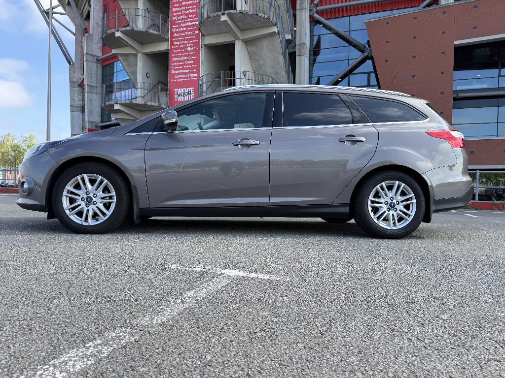 Ford Focus 1.0 Ecoboost 92KW Wagon 2013 Bruin, Auto's, 125 pk, Zwart, Bruin, Origineel Nederlands