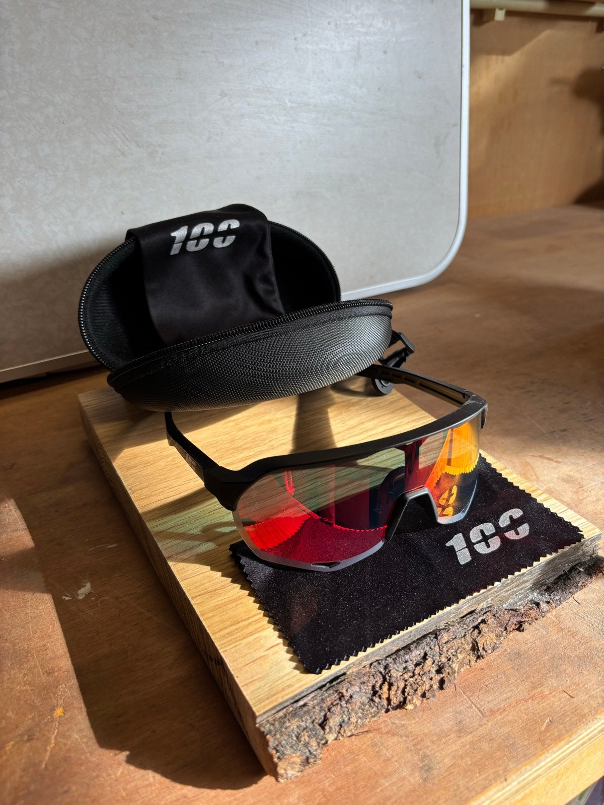 Nieuwe 100Sportbril - Matzwart Montuur, Rood/Oranje Lens, Overige merken, Zonnebril, Zwart, Nieuw