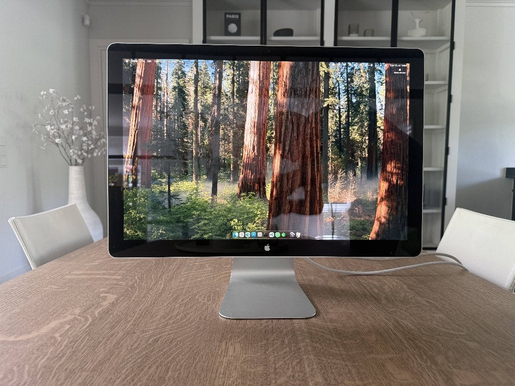 Apple Cinema Display 24", Computers en Software, Monitoren, Ophalen, Ingebouwde speakers, Full HD, Zo goed als nieuw