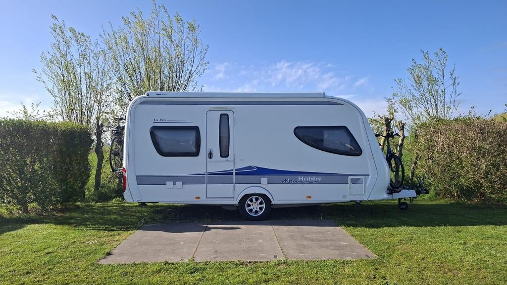 Hobby La Vita Bionda 460 UFE met luifel/mover/fietsendragers, Rondzit, Hobby, Particulier, Koelkast