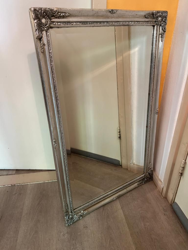 Franse Vintage spiegel 54 x 84 cm sierlijst zilver, Huis en Inrichting, Ophalen, Gebruikt, Minder dan 100 cm, Rechthoekig