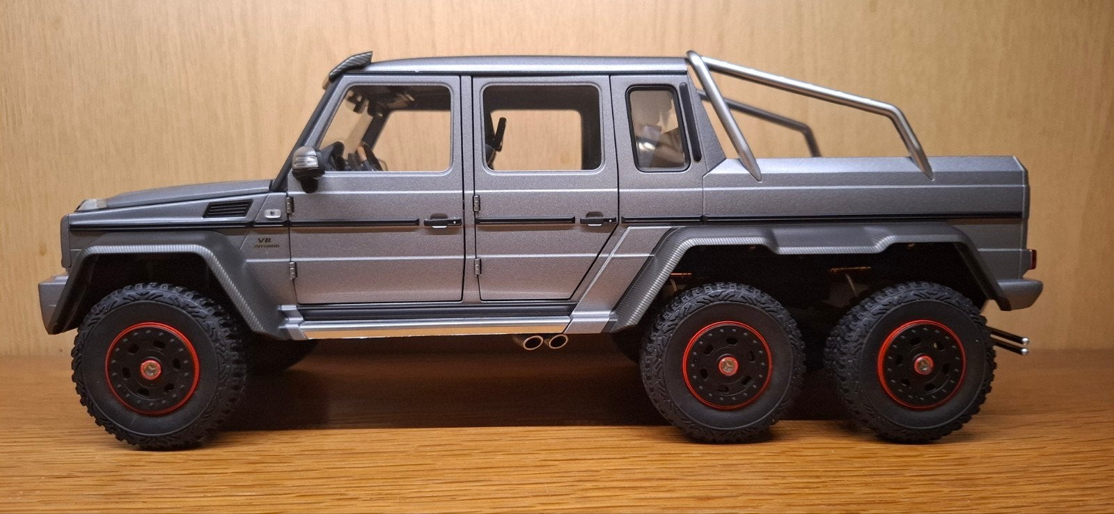 AUTOART MERCEDES 6X6 AMG DESIGNO PLATIUM, Ophalen, Zo goed als nieuw, Autoart