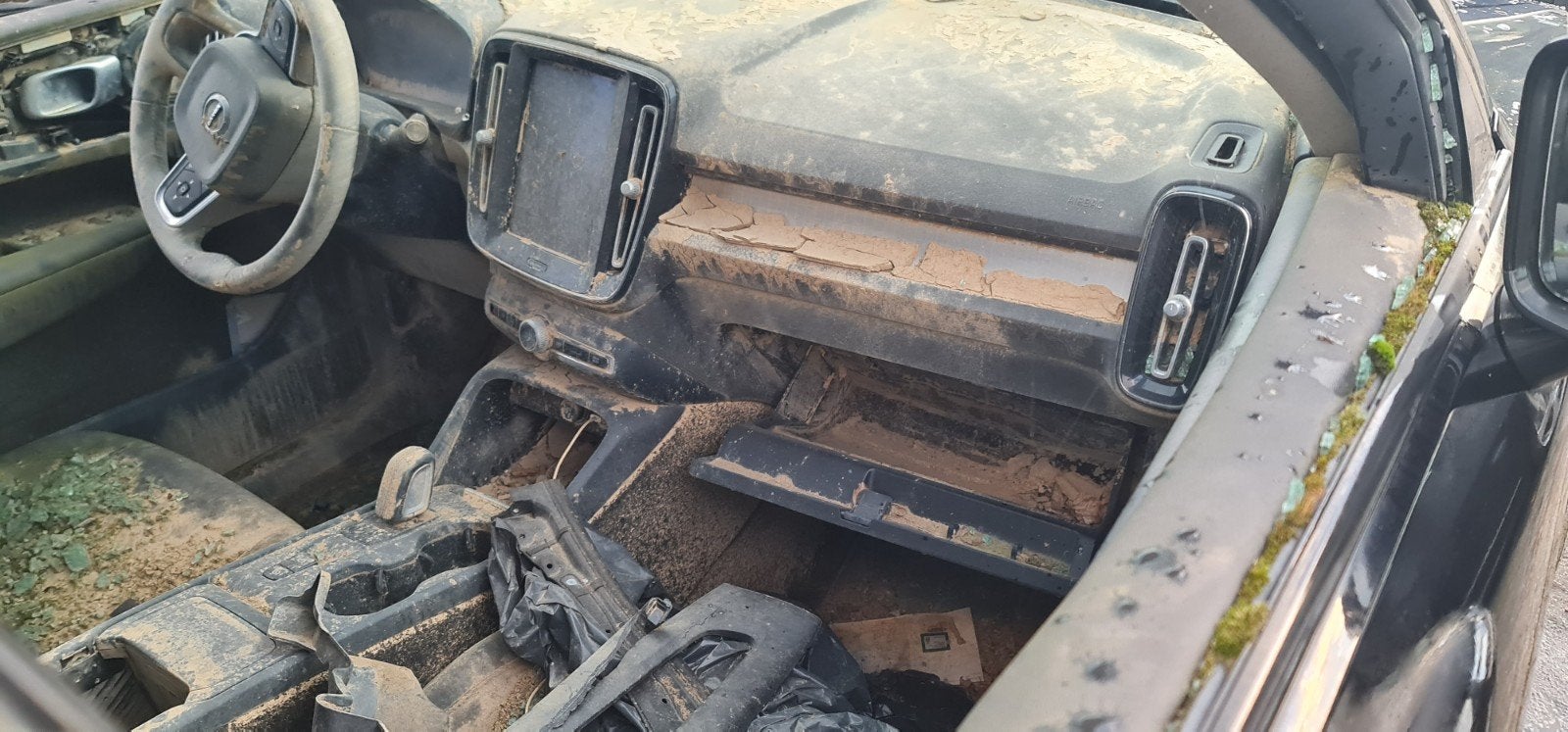 Foto 3 van Volvo XC40 T3 als sloopobeject