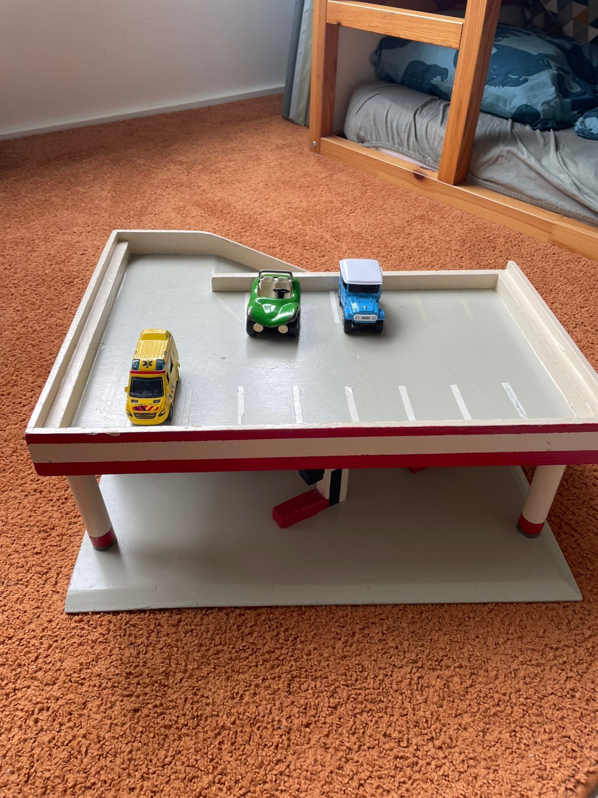 Speelgoed garage van hout, Kinderen en Baby's, Ophalen, Gebruikt