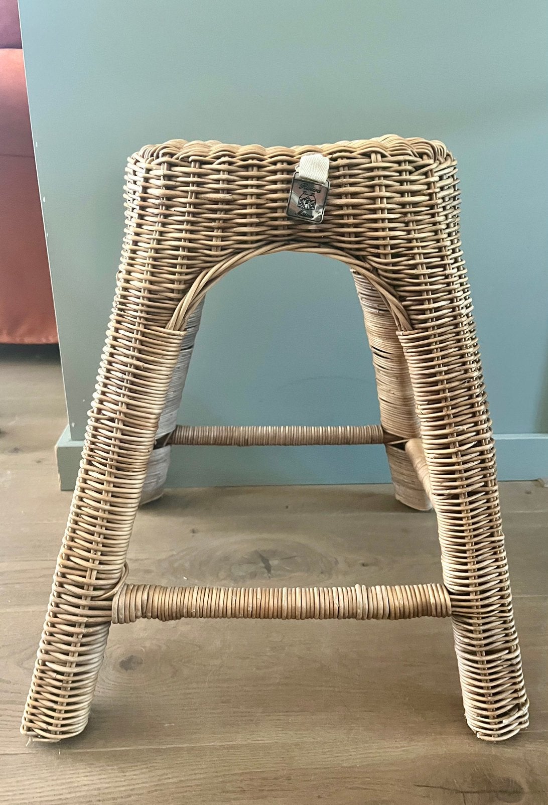 Riviera Maison rotan kruk Sit Down, Huis en Inrichting, Krukjes, Ophalen of Verzenden, Zo goed als nieuw, Hout