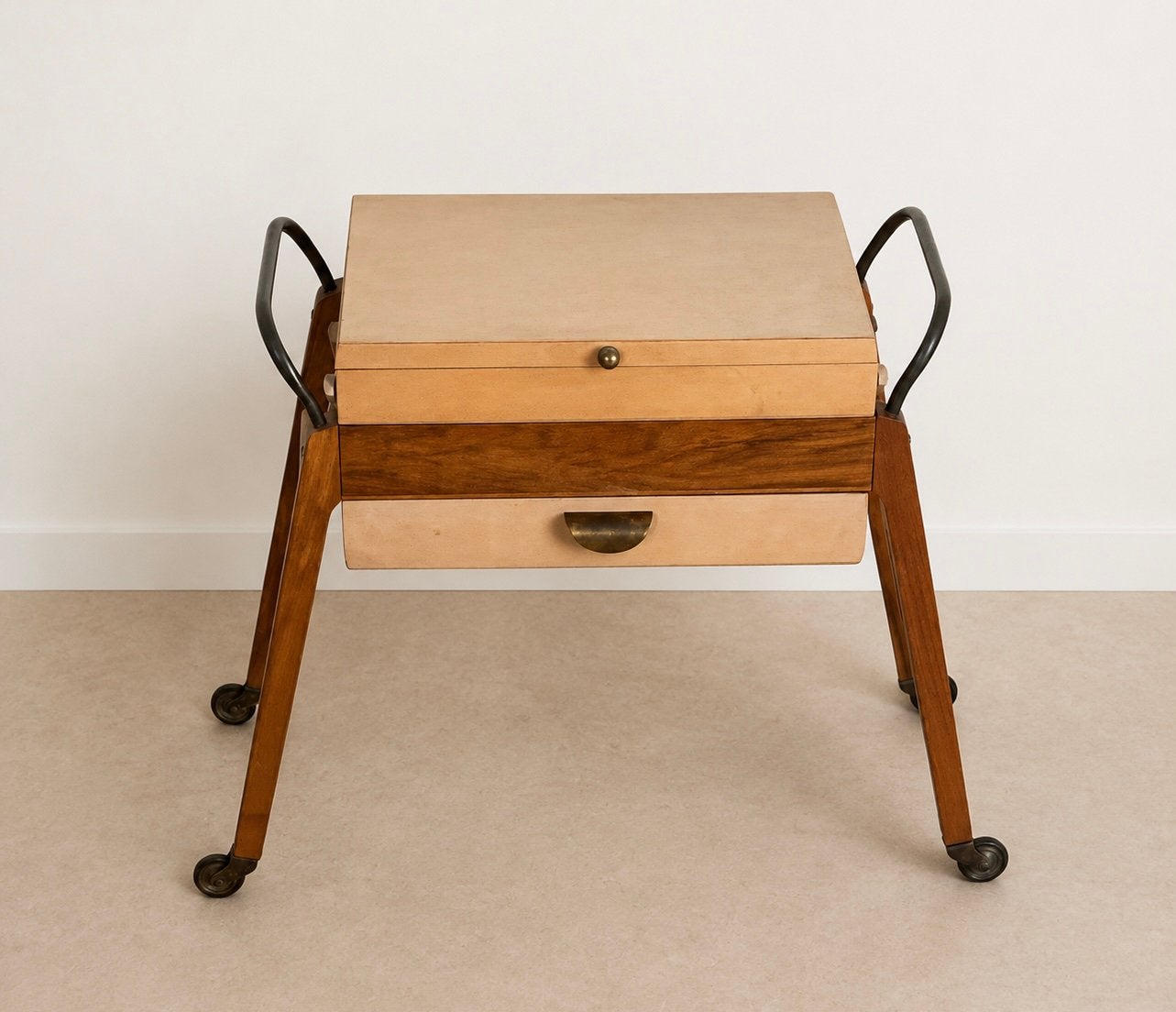 Vintage naaiwagen teak met beuken Bauhaus model op wieltjes, Ophalen of Verzenden