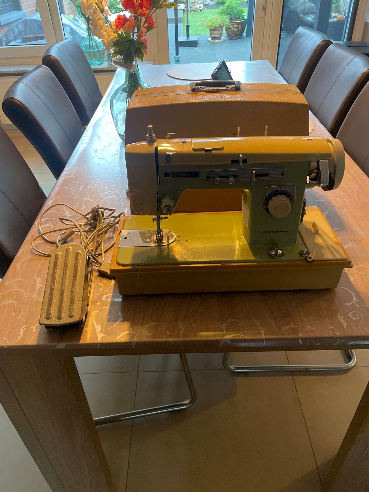 Vintage Gutman elektrische Naaimachine met Koffer en Pedaal, Ophalen, Gebruikt, Naaimachine, Overige merken