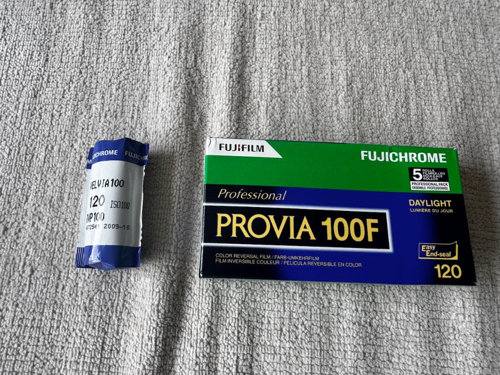 Fujichrome Provia 100F + Velvia 100, Audio, Tv en Foto, Filmrollen, Ophalen of Verzenden, 35mm film