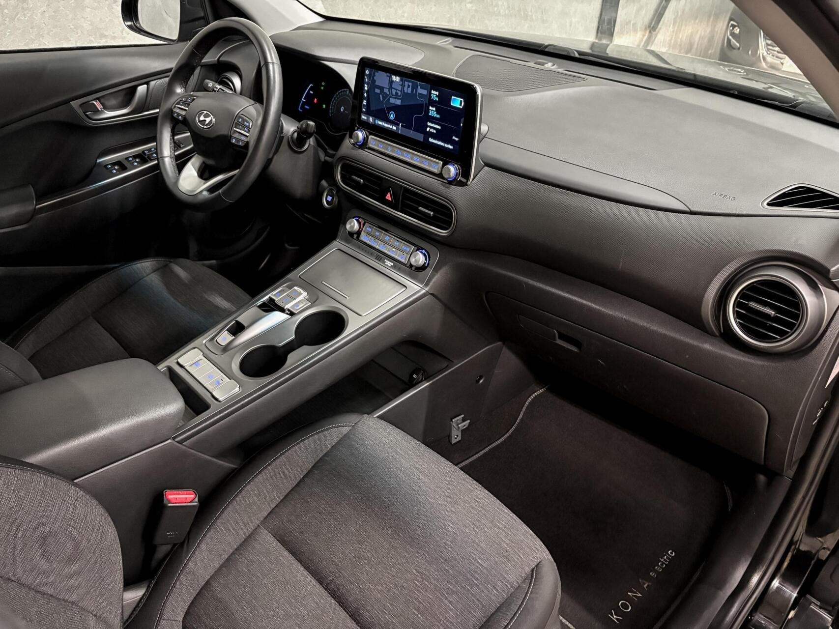 Hyundai Kona EV Comfort Smart 64 kWh|1e EIGENAAR|SOH 99%|ADA, Auto's, Dealer onderhouden, Gebruikt, Met garantie (alle), Zwart