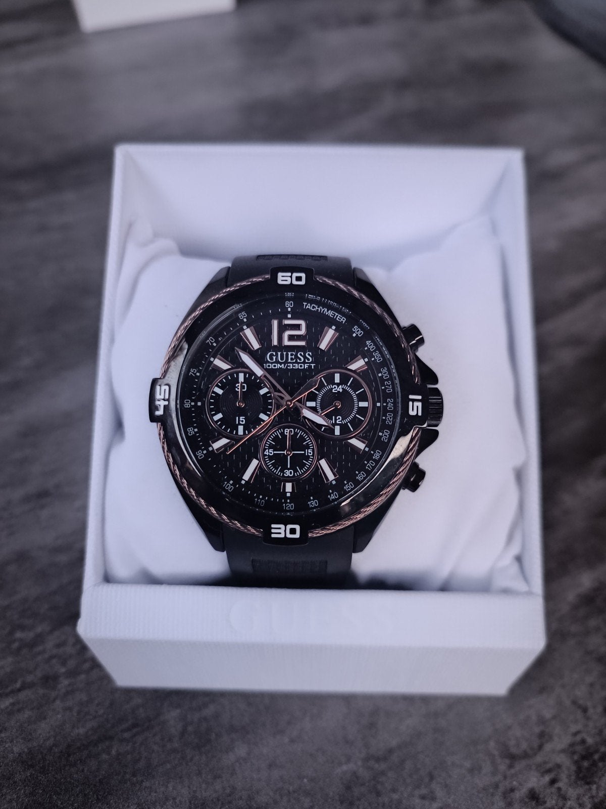 Guess Herenhorloge Zwart met Roségouden Details, Sieraden, Tassen en Uiterlijk, Horloges | Heren, Ophalen of Verzenden, Nieuw