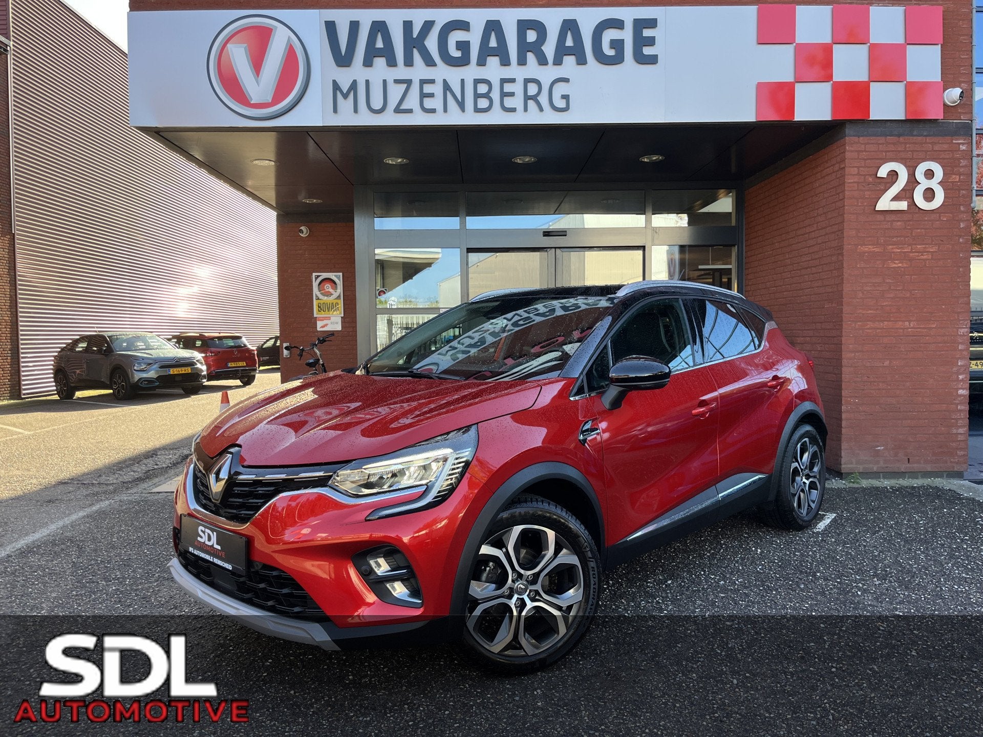 Renault Captur 1.3 TCe 130 Intens // DODEHOEK // KEYLESS //, Gebruikt, 4 cilinders, Leder en Stof, Bedrijf