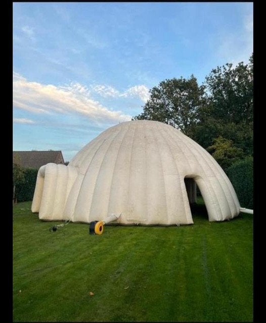 Opblaasbare tent huren incl plaatsen.10x5m. 50-60 personen, Ophalen of Verzenden, Zo goed als nieuw, Verjaardag