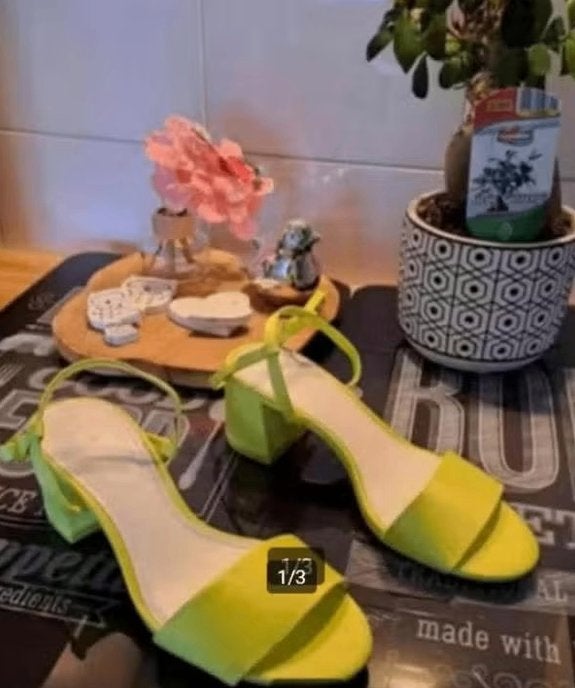 Z.g.a.n sandaaltjes van Bershka, Geel, Zo goed als nieuw, Sandalen of Muiltjes, Bershka