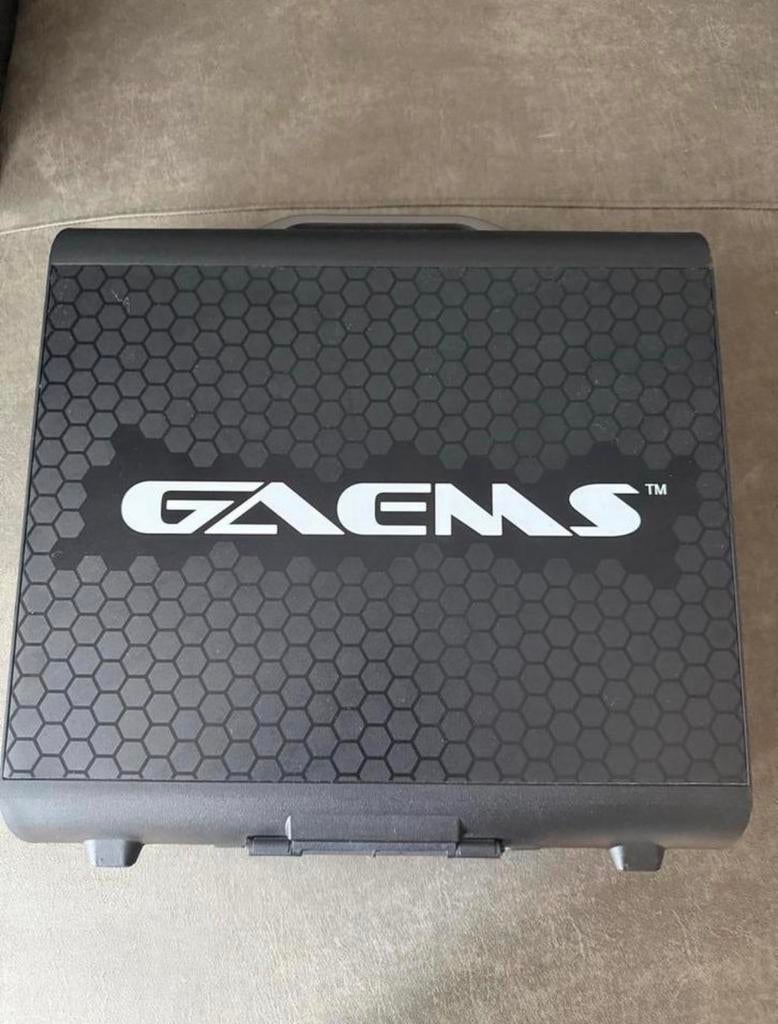 GAEMS Koffer met Monitor + PS4, Games en Controller, Spelcomputers en Games, Spelcomputers | Sony PlayStation 4, Zo goed als nieuw