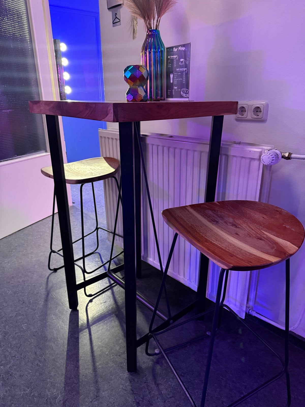 Bartafel met 2 barkrukken - Hout en Metaal, Ophalen, Gebruikt, 90 cm of meer, Hout