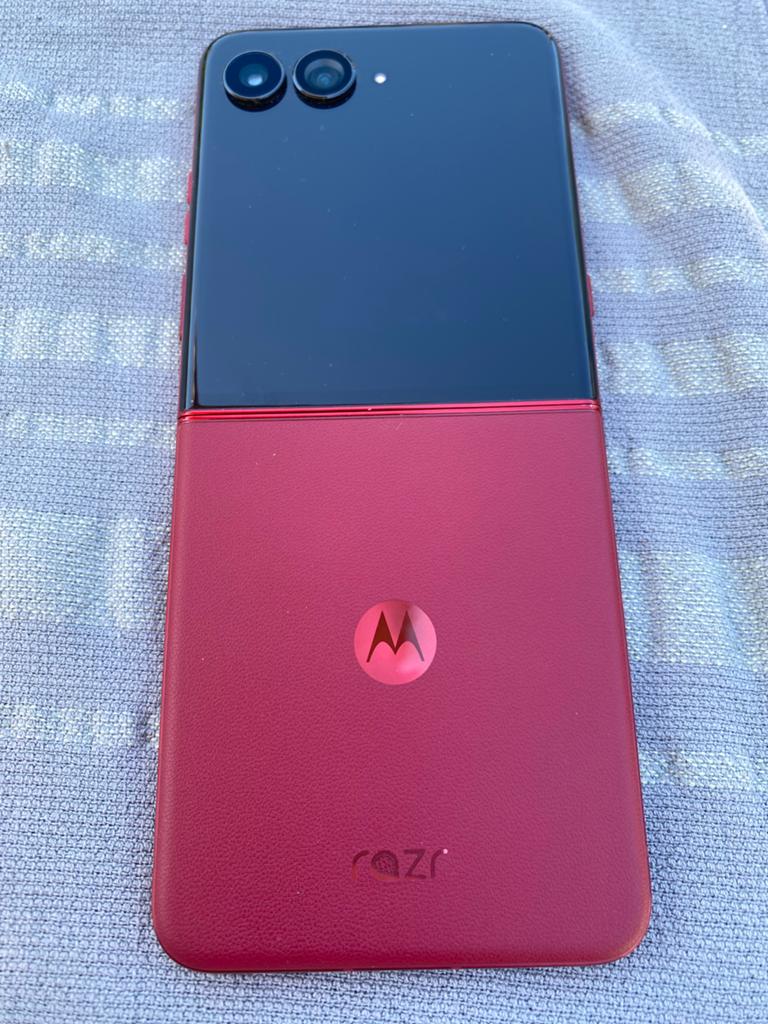 Motorola Razr 60 Ultra 512gb + nieuwe oordopjes twv €185, Telecommunicatie, Mobiele telefoons | Overige merken, Ophalen of Verzenden