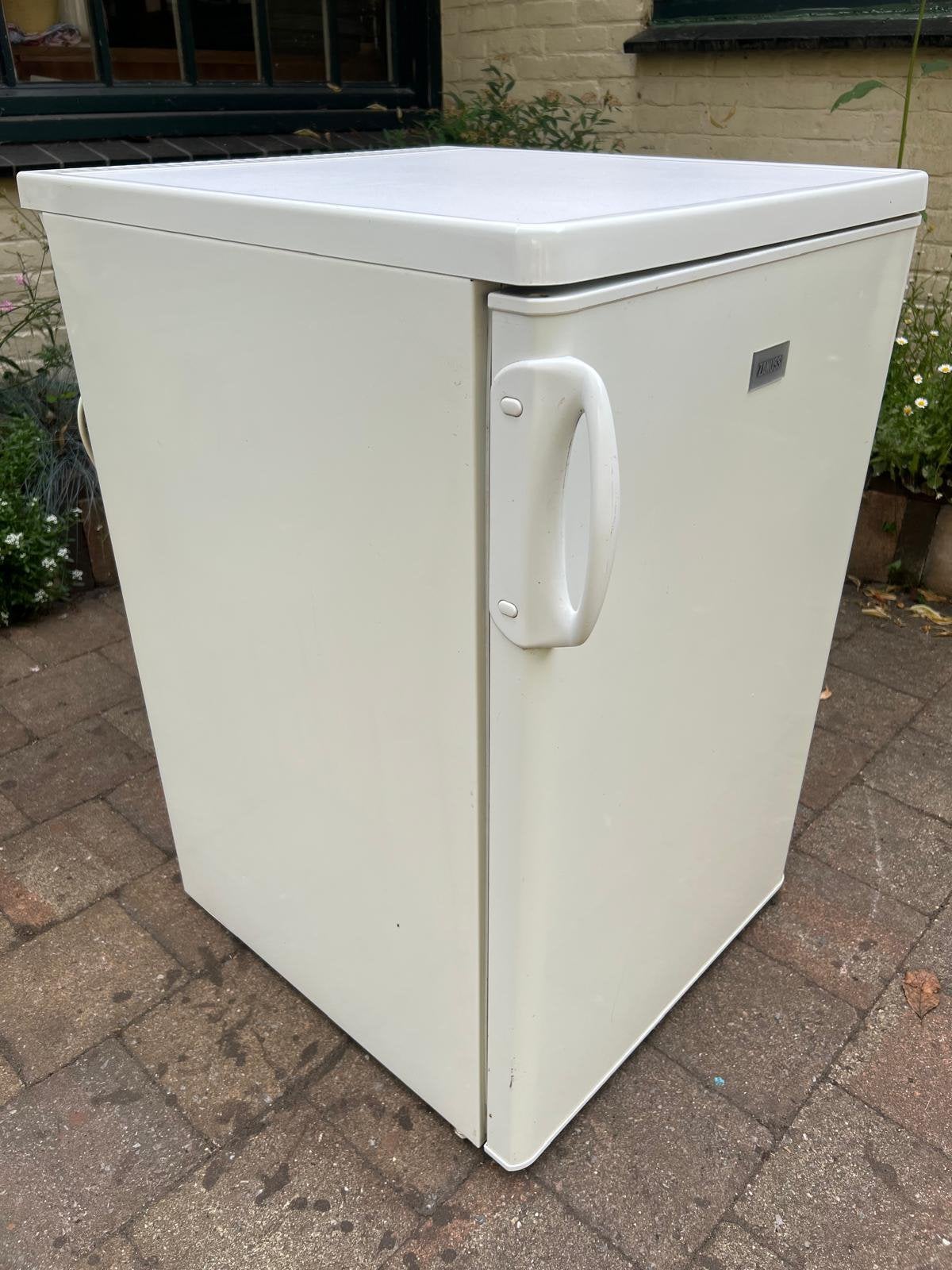 Zanussi koelkast ZRG616CW – netjes en zuinig, Minder dan 75 liter, Ophalen, Zonder vriesvak