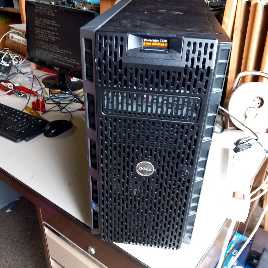 DELL  poweredge T320 server, Computers en Software, Ophalen, 600 GB, Gebruikt, 2 tot 3 Ghz