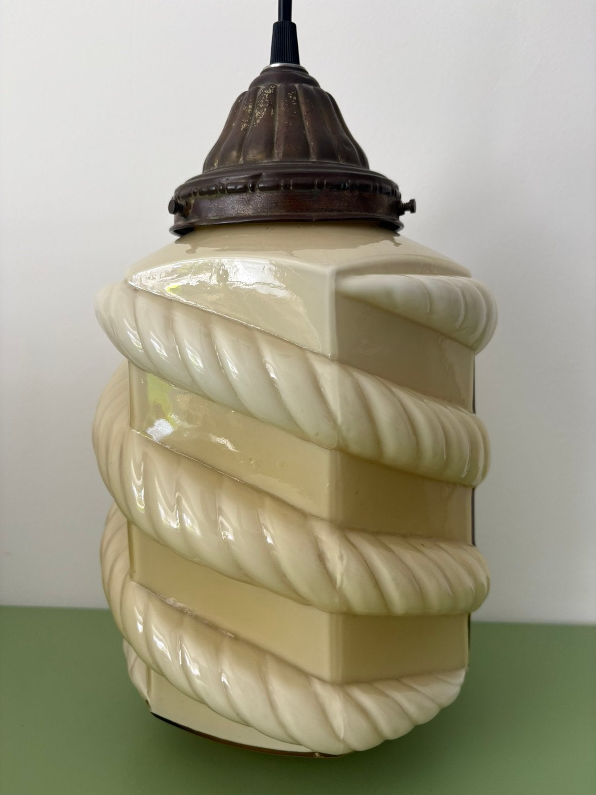 Antieke hanglamp, art deco skyscraper lamp, vintage hallamp, Antiek en Kunst, Antiek | Lampen, Ophalen of Verzenden