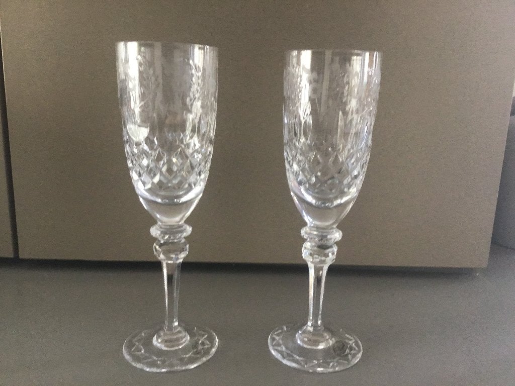 Handgeslepen champagneglazen, Ophalen