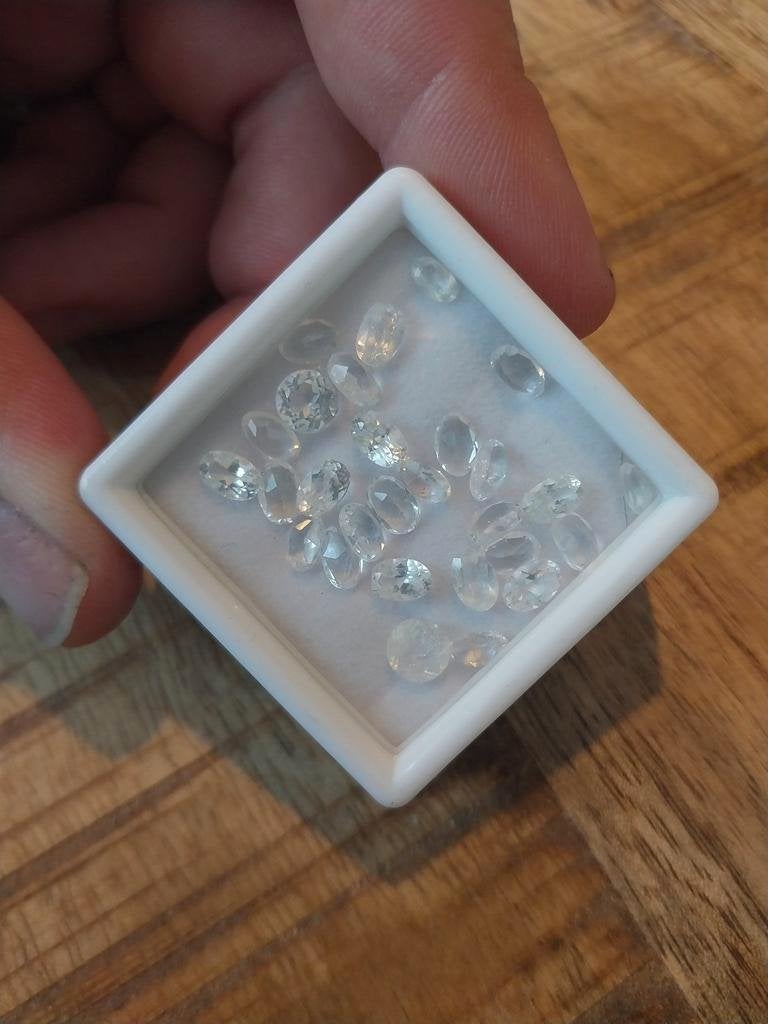 Lot met witte geslepen topaas, Ophalen of Verzenden, Zo goed als nieuw