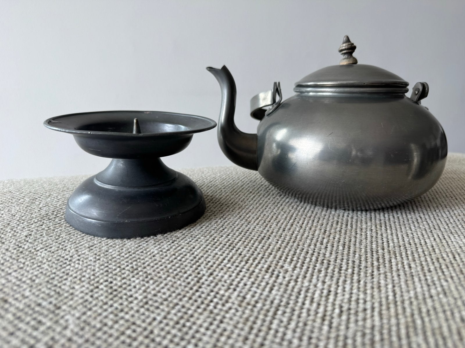 Vintage Tinnen Set: Kaarsenhouder, Theepot & Maatbekers, Antiek en Kunst, Antiek | Tin, Ophalen