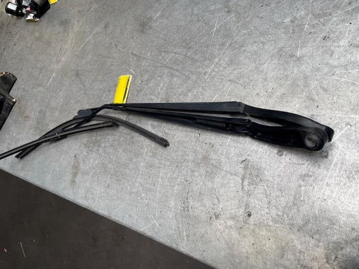 Ruitenwisserarm voor van een Chrysler Town & Country, Gebruikt, -, Ophalen of Verzenden, -