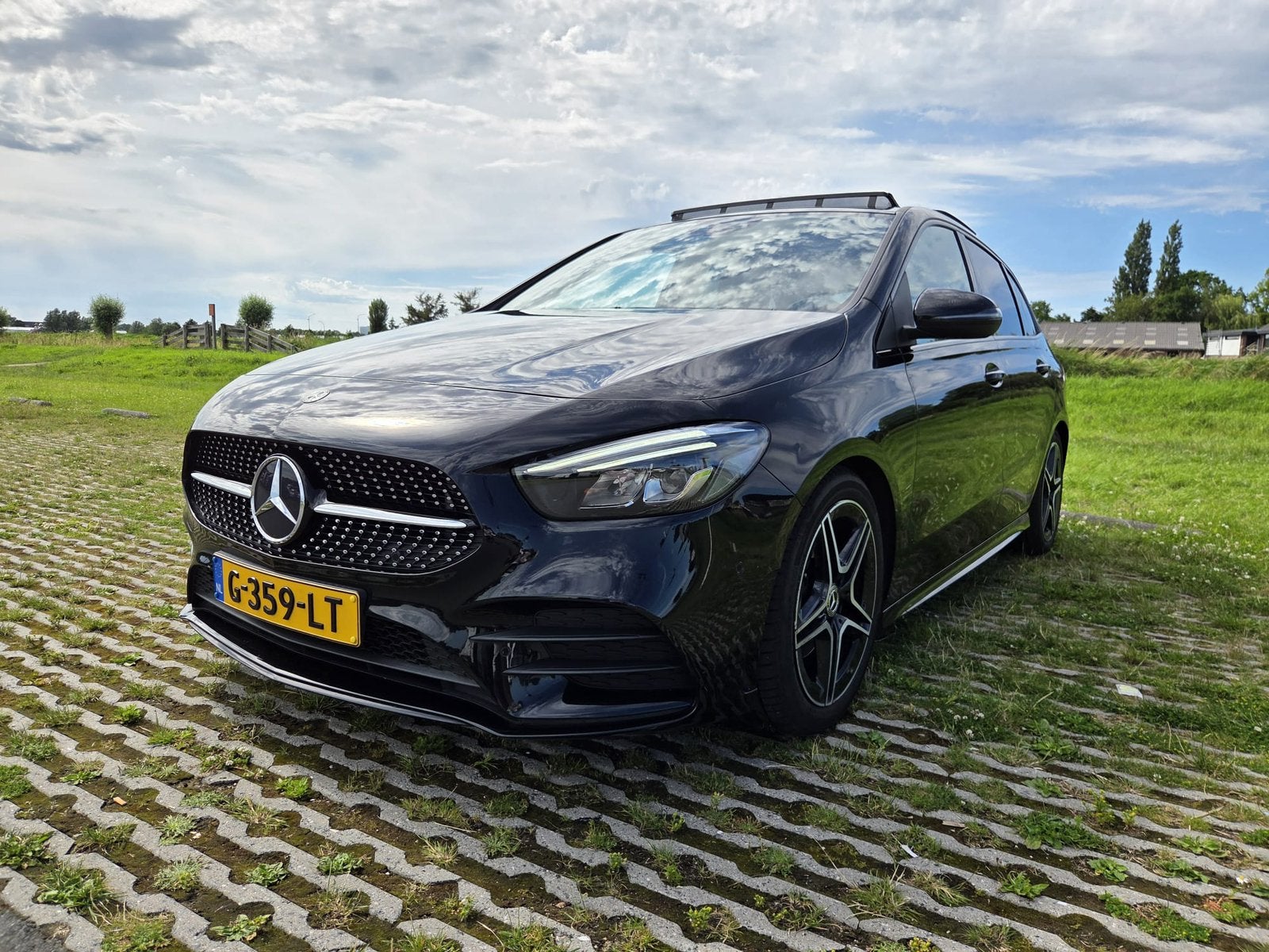 Mercedes-Benz B-Klasse AMG B180 PanoDak 2019 GrootNavi, Auto's, Mercedes-Benz, 136 pk, Zwart, 4 cilinders, 700 kg