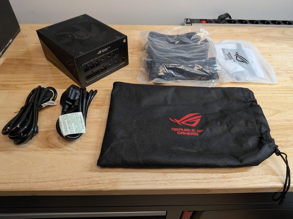 ASUS ROG Strix 1200w Power Supply New, Computers en Software, Windows Laptops, Ophalen, Nieuw, 15 inch, 4 Ghz of meer