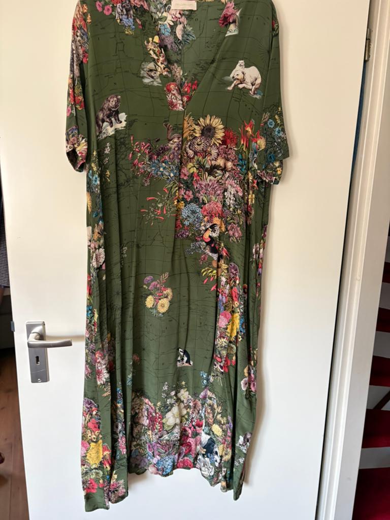 Momoni prachtige luxe zijde jurk, Verzenden, Maat 42/44 (L), Zo goed als nieuw, Onder de knie