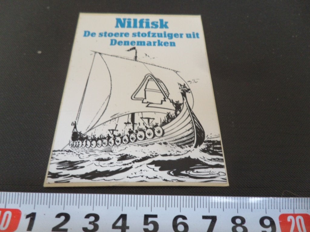 sticker NILFISK De stoere stofzuiger uit Denemarken  SCHIP *, Verzamelen, Ophalen of Verzenden, Zo goed als nieuw