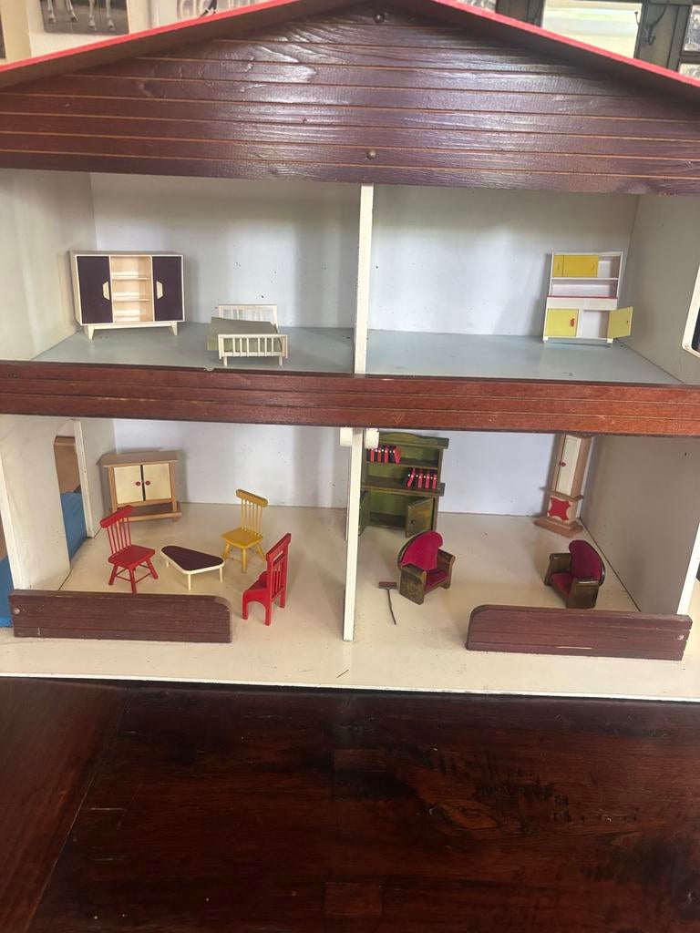 Vintage Houten Poppenhuis met Meubels - ca. 60 jaar oud, Ophalen, Gebruikt, Poppenhuis