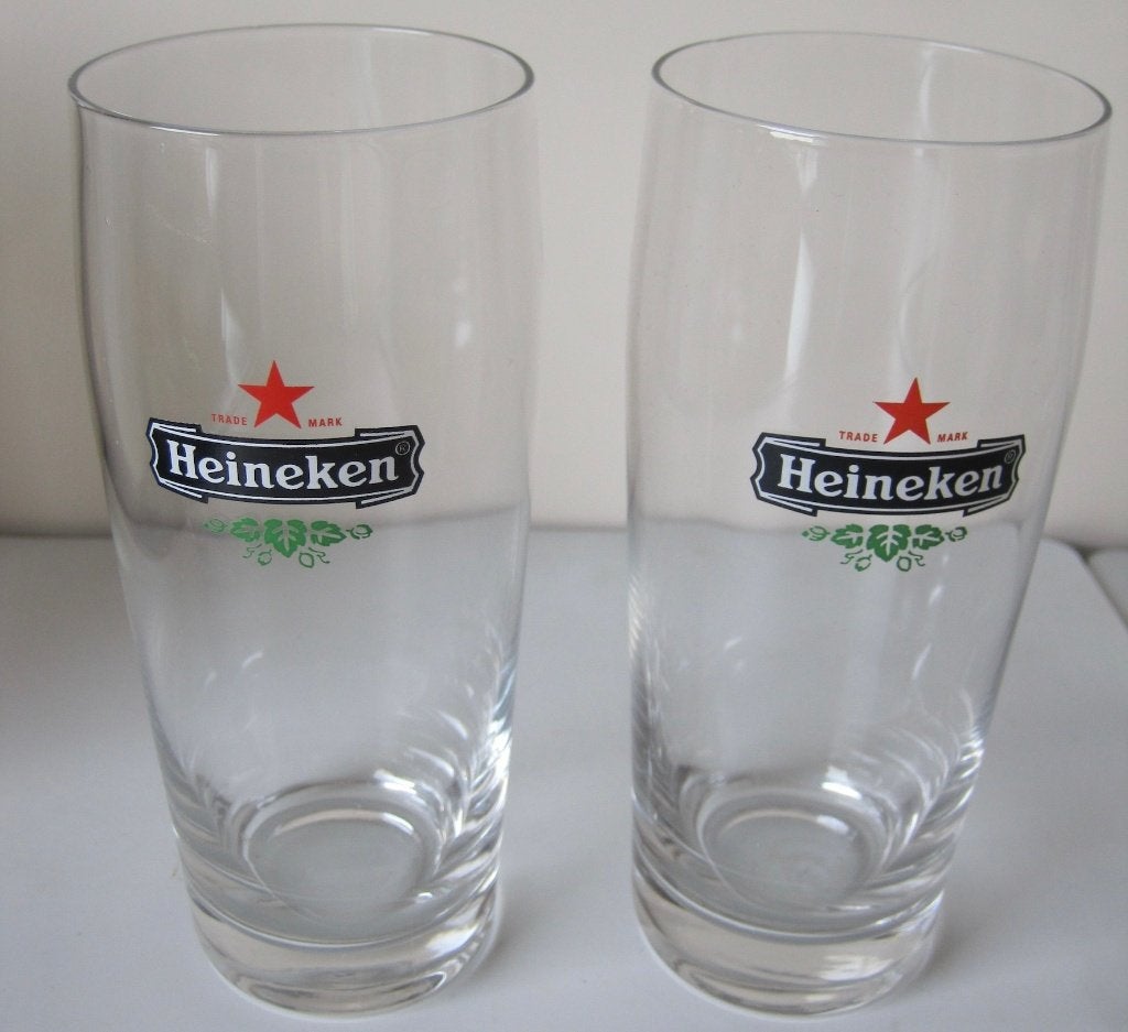 twee kleine bierglazen Heineken met rode ster en groen blad, Ophalen of Verzenden, Zo goed als nieuw, Glas of Glazen, Heineken