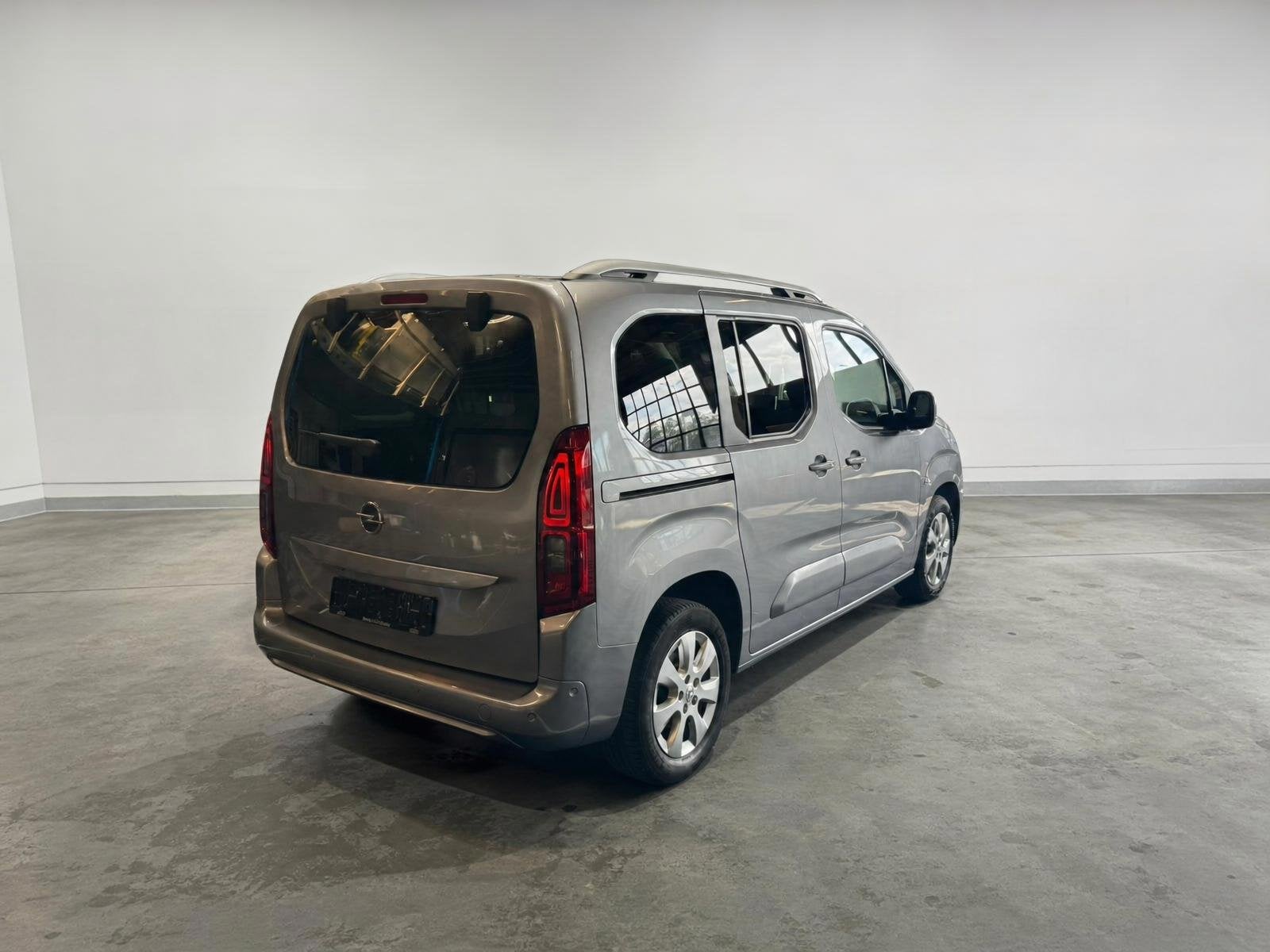 Opel Combo Tour 1.2 Turbo |VOL OPTIES!|CLIMA|VERWARMING|CARP, Stof, Gebruikt, Zwart, Overige carrosserieën