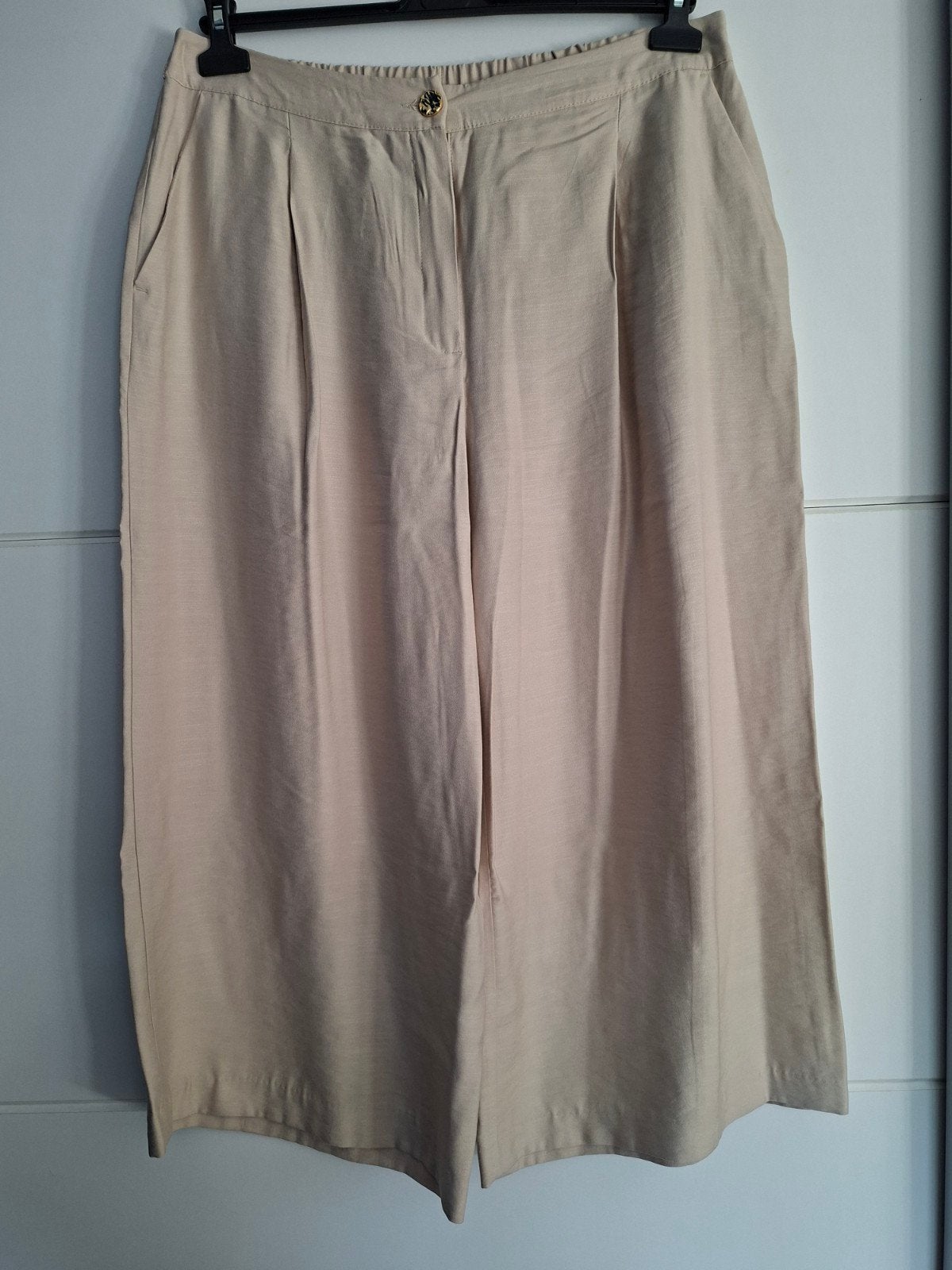 Mooie nieuwe 7/8 / culotte pantalon van Primark maat 44, Beige, Maat 42/44 (L), Nieuw, Ophalen of Verzenden