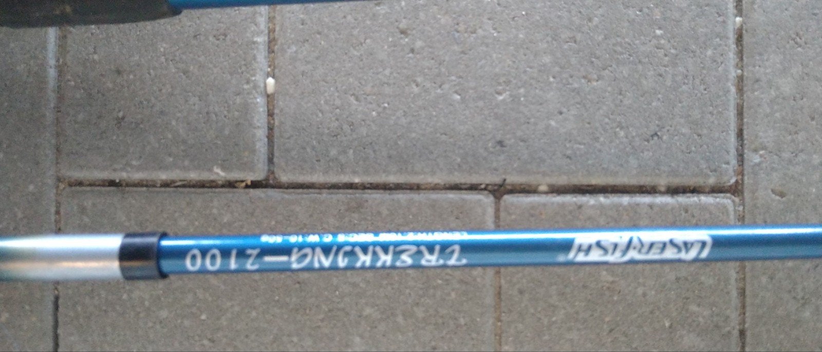 Aluminium visplateau met 3 werphengels en molens, Ophalen of Verzenden, Zo goed als nieuw, Werphengel