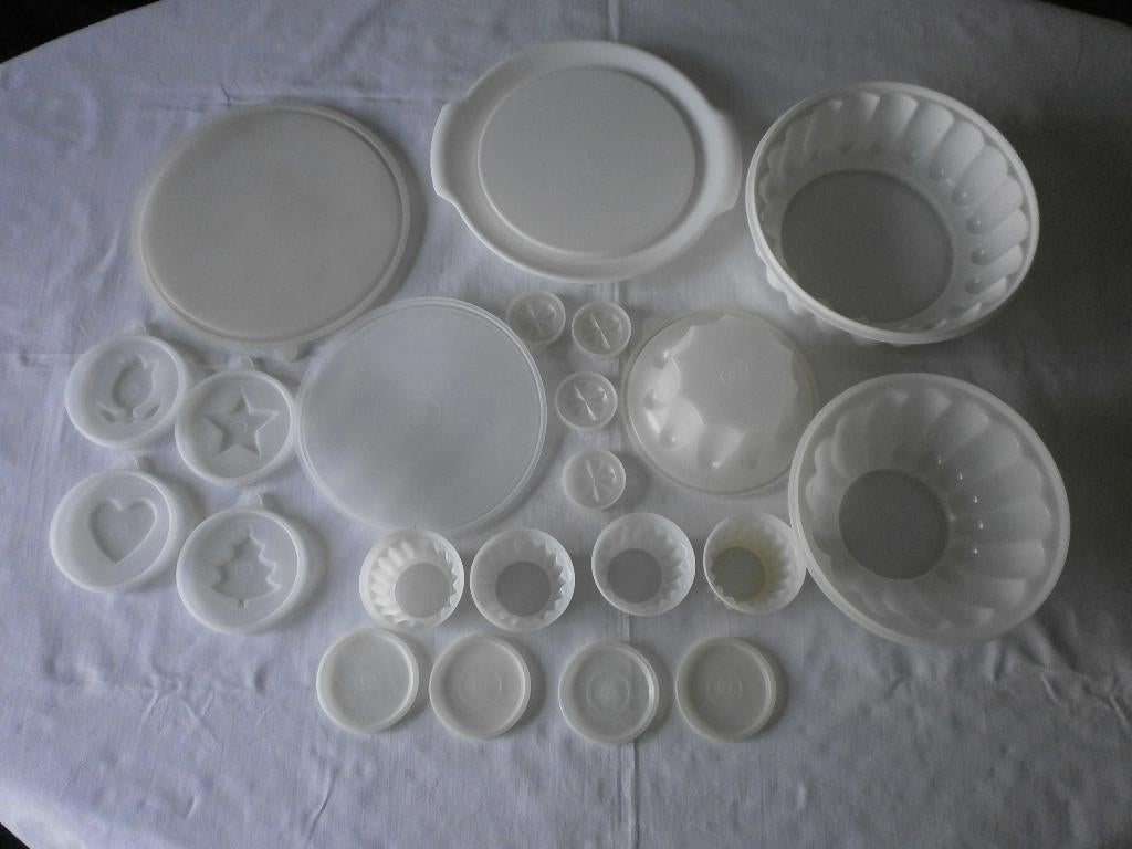 Tupperware Tulbandvom. Puddingvorm, 4 Kl vormpjes, Onderbord, Ophalen of Verzenden, Gebruikt, Wit, Overige typen