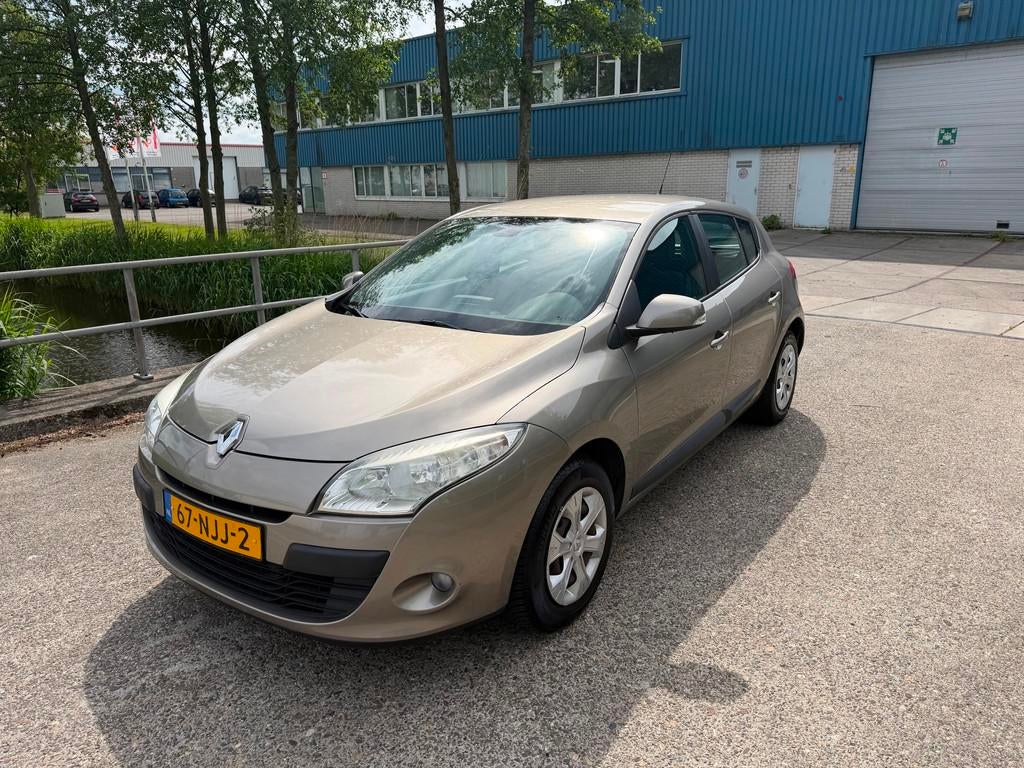 Renault Mégane 1.6 Expression!2010!5-deurs!Airco!Navigatie!, Electronic Stability Program (ESP), Gebruikt, 4 cilinders, Beige