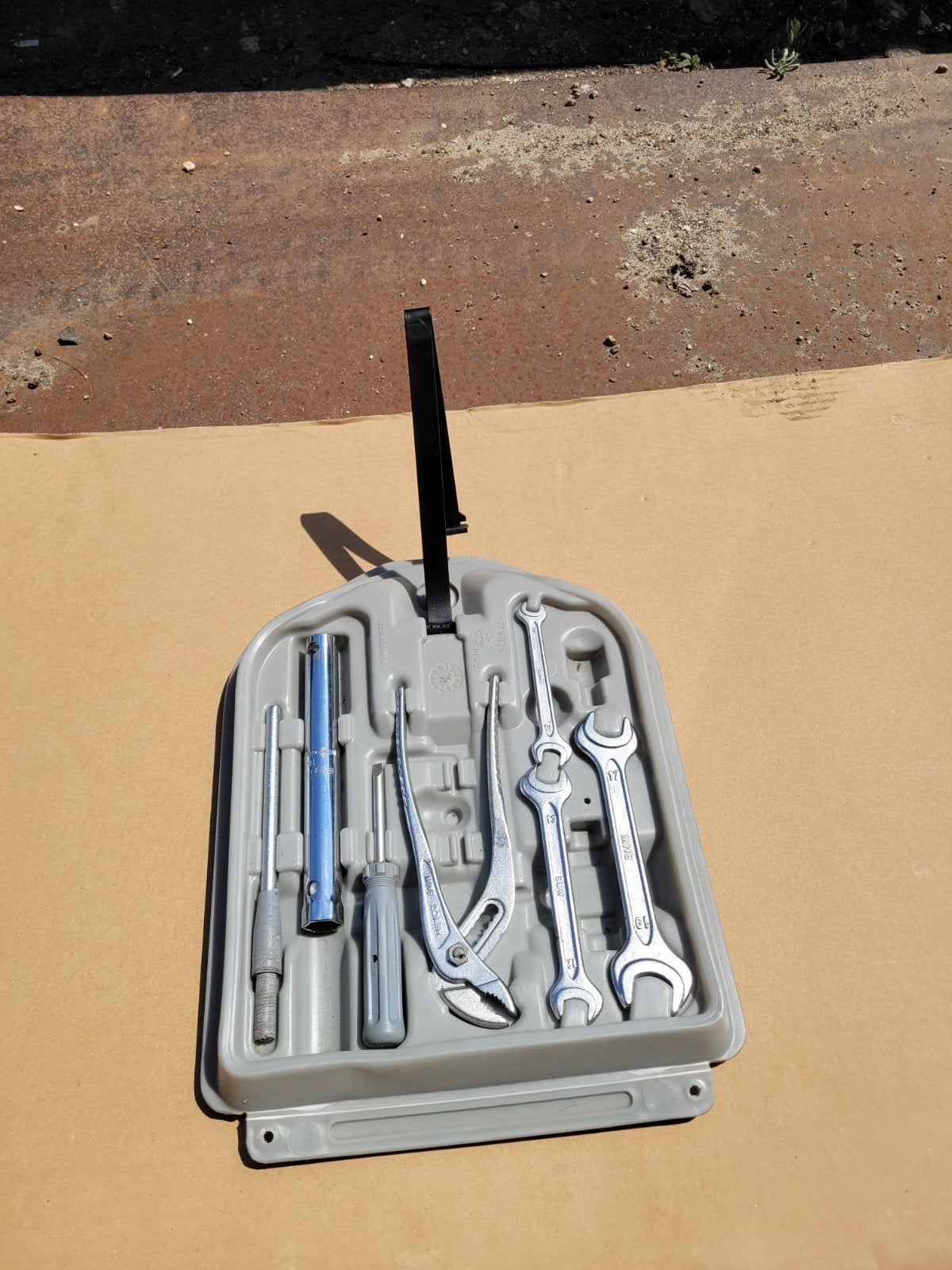 Bmw e30 gereedschap set, boordgereedschap in de kofferbak, Ophalen