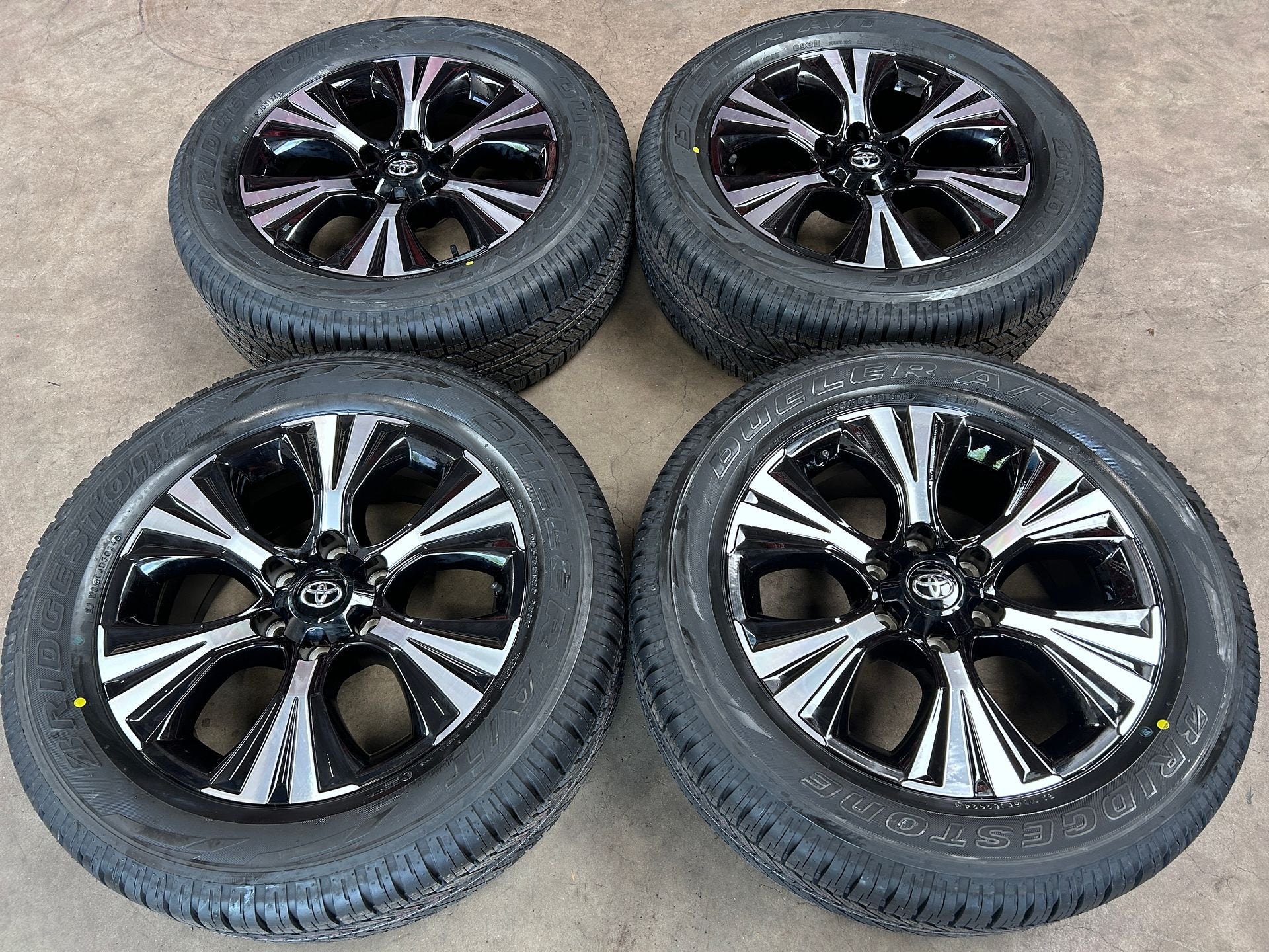 19 inch originele velgen + banden Toyota Landcruiser | Hilux, Auto-onderdelen, 19 inch, -, 265 mm, -